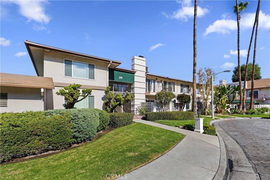 Homes for sale - 1349 Shadow LN #215, Fullerton, CA 92831 – MLS#IG2...