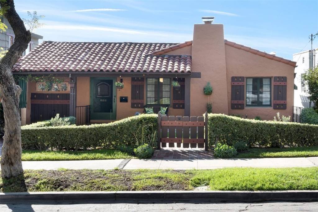 Homes for sale - 340 W Brookdale PL, Fullerton, CA 92832 – MLS#PW21...